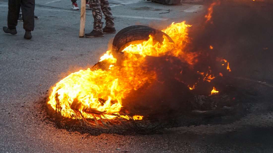 Άνοιξε η Πατρών-Πύργου: Ισχυρή αστυνομική παρουσία παραμένει στο σημείο (video)