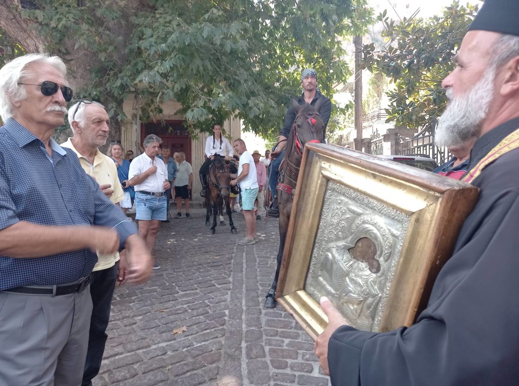 Λέσβος: Παραμονή Δεκαπενταύγουστου στην Παναγία της Πέτρας (βίντεο)
