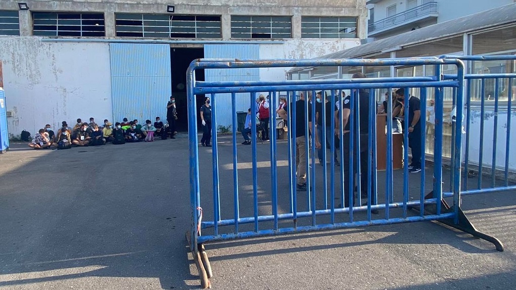 Καλαμάτα: Στο λιμάνι έφτασαν 69 μετανάστες – Ήταν σε ιστιοφόρο που εξέπεμψε σήμα κινδύνου (βίντεο)