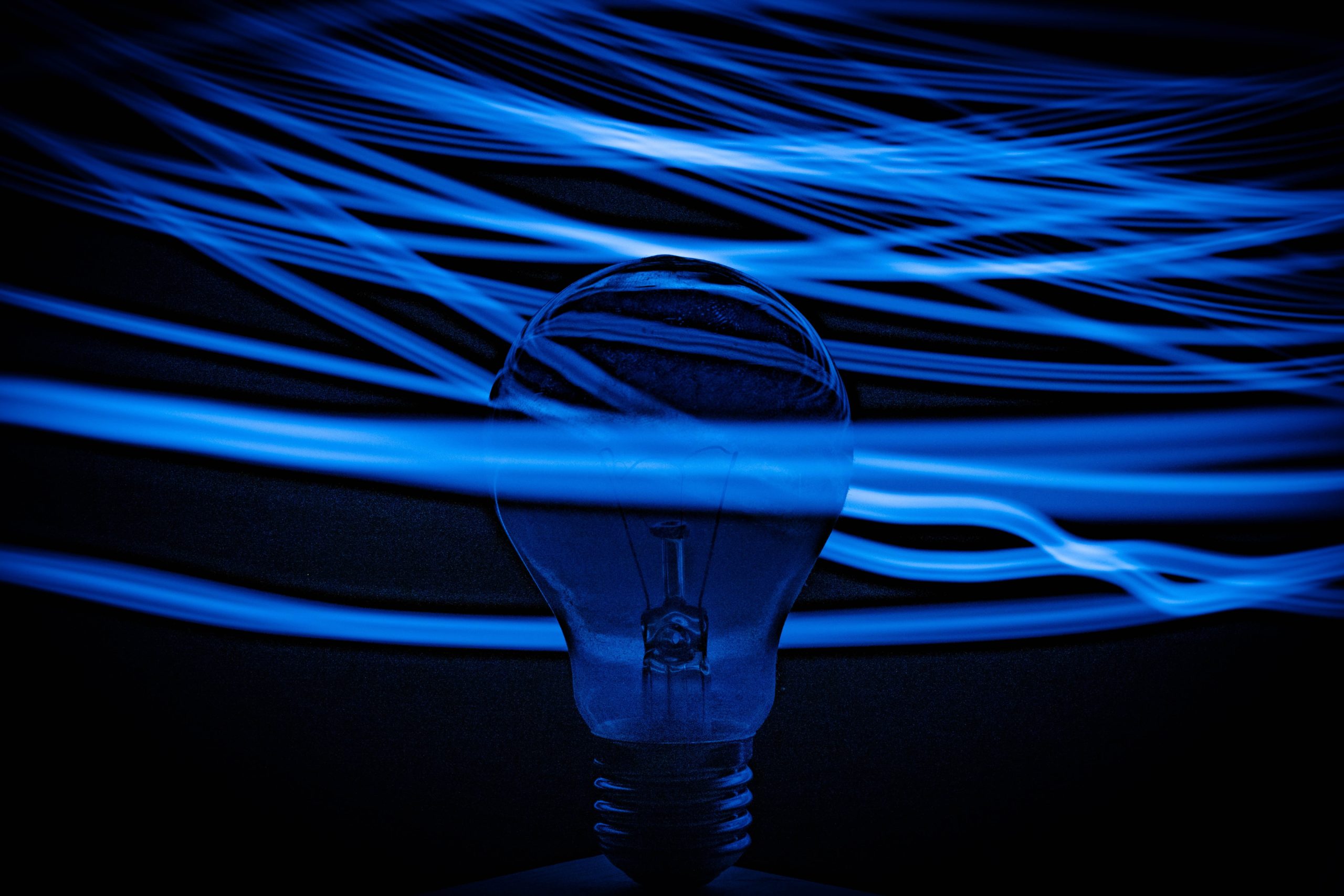 «Ηλεκτροσόκ» στην ευρωπαϊκή αγορά ενέργειας – Πολλές χώρες προχωρούν σε μέτρα ελάφρυνσης των καταναλωτών