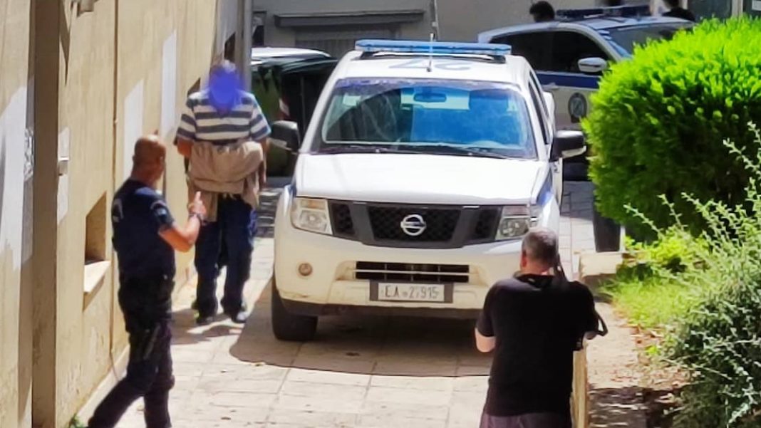 Ιωάννινα: Με εκτεταμένα και βαθιά τραύματα μεταφέρεται το γαϊδουράκι στην Αττική