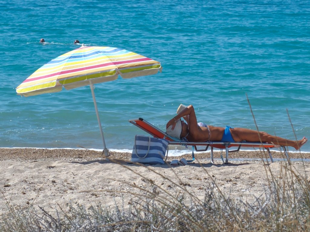 Η Ολλανδία εισάγει δωρεάν διανομείς αντηλιακού σε δημόσιους χώρους