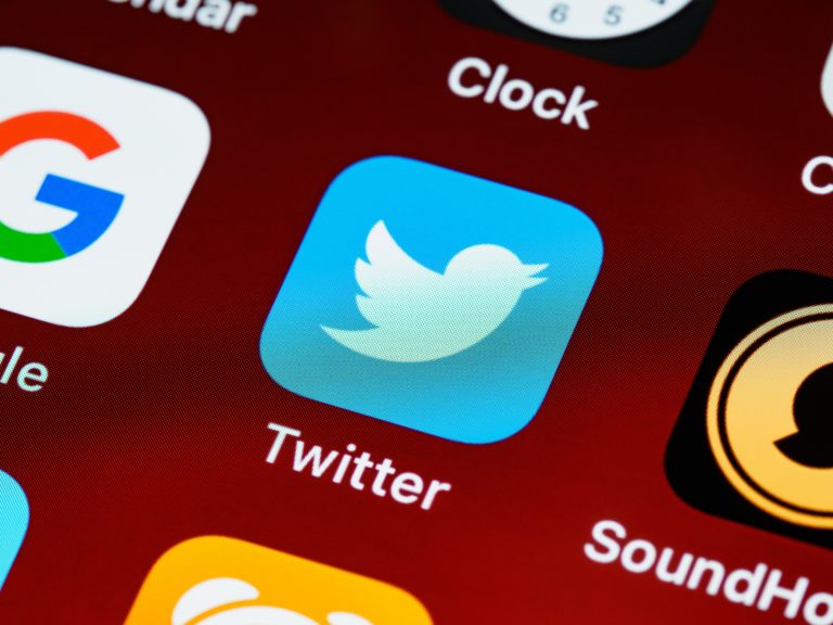 Ζαχάροβα: Δεν είναι περίεργο που ο Έλον Μασκ δεν θέλει να αγοράσει το Twitter