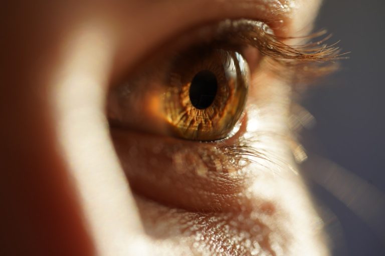 Επιστήμονες δημιούργησαν «έξυπνους» φακούς επαφής που ανιχνεύουν τον καρκίνο