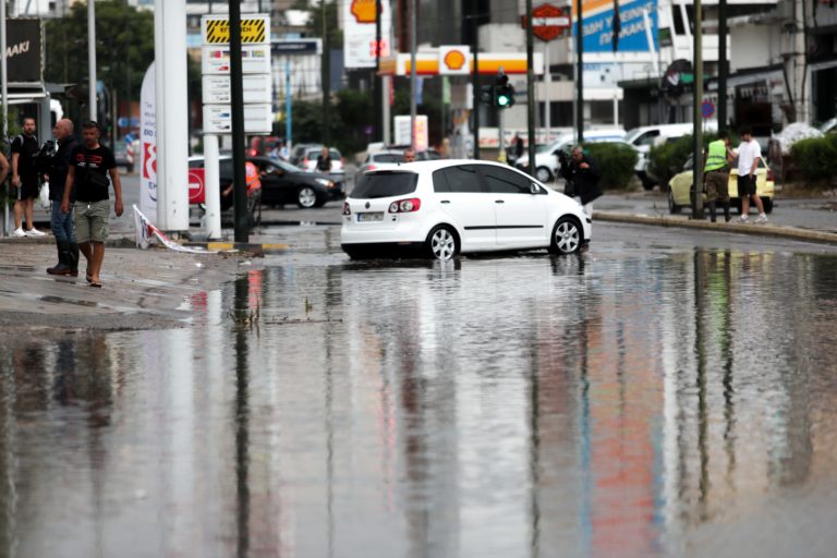 Αποκαταστάθηκε η κυκλοφορία στις λεωφόρους Ποσειδώνος και Βουλιαγμένης