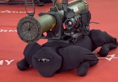 Η Ρωσία παρουσιάζει ρομπότ οπλισμένο με εκτοξευτή χειροβομβίδων