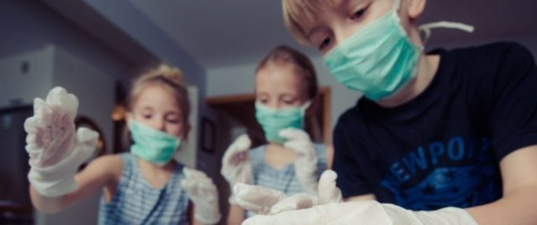 ΗΠΑ: Σχεδόν 80.000 παιδιά μολύνθηκαν από τον νέο κορονοϊό μέσα σε μια εβδομάδα
