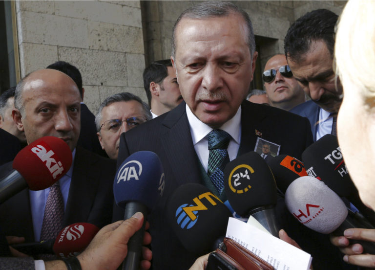 Το Reuters «αποκαλύπτει» το μακρύ χέρι του Ερντογάν στα media