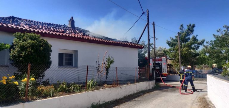 Στις φλόγες σπίτι στη Μεσσούνη Ροδόπης – Επιτόπου η Πυροσβεστική