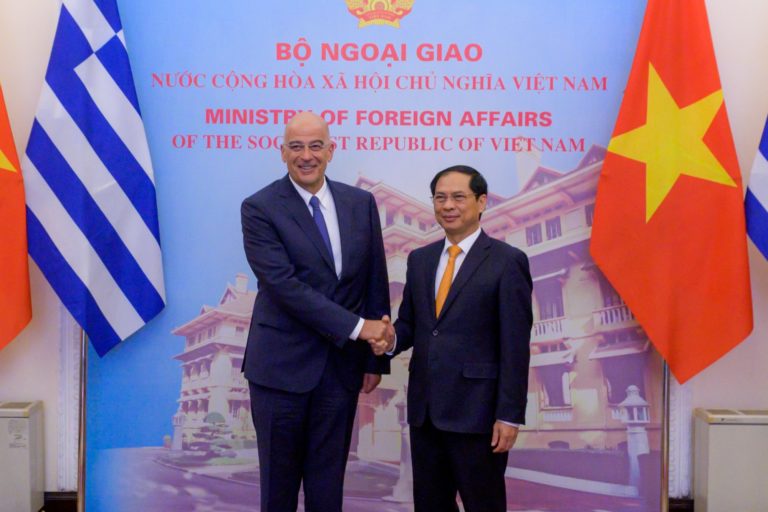 Στο Βιετνάμ ο Νίκος Δένδιας: Συμφωνία για τη διεύρυνση της Συνθήκης για το Διεθνές Δίκαιο της Θάλασσας