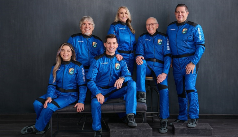 Η Blue Origin πραγματοποίησε πτήση στο διάστημα για τουρίστες