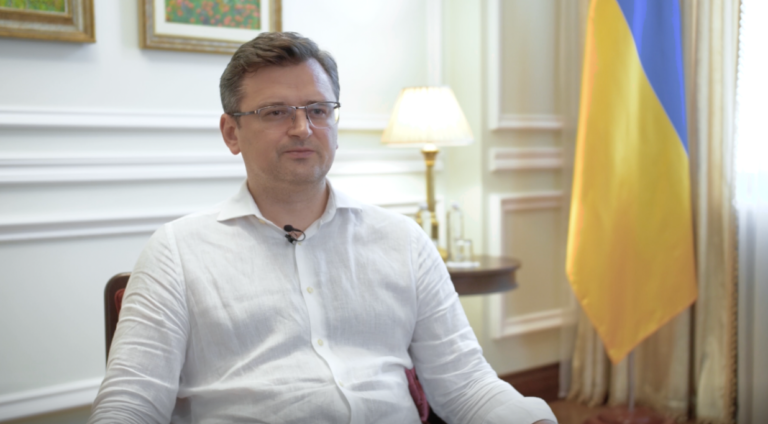 Ο Ντμίτρο Κουλέμπα στην ΕΡΤ: «Περιμένουμε τον Έλληνα Πρωθυπουργό στην Ουκρανία»