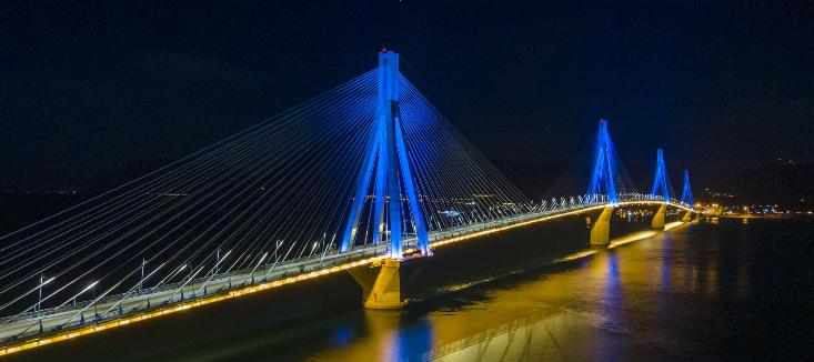 Σβήνουν τα διακοσμητικά φώτα στην γέφυρα «Χ. Τρικούπης»
