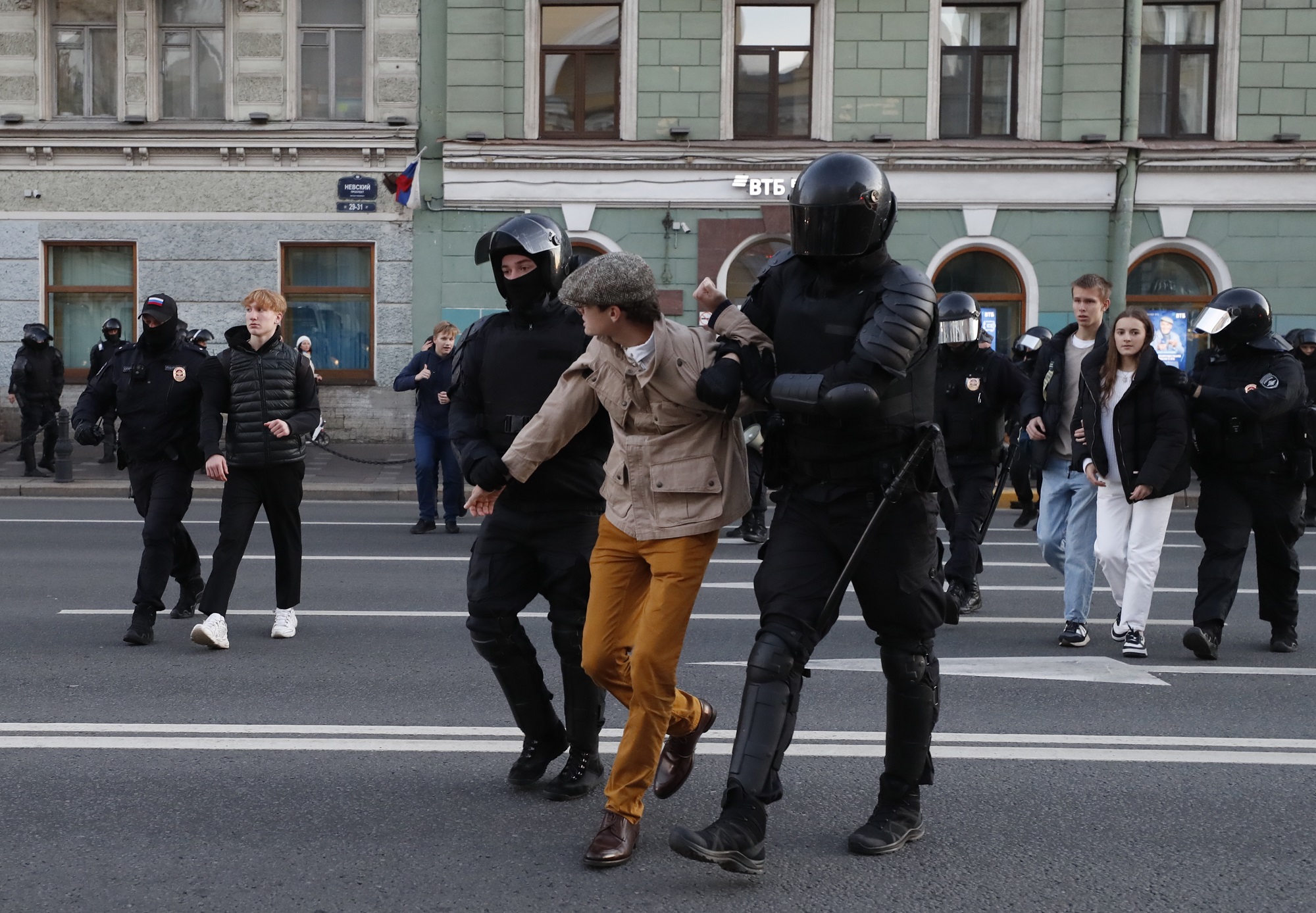 Αλληλοκατηγορίες Κιέβου-Μόσχας για επιθέσεις — «Βράζει» η  Ρωσία για την επιστράτευση