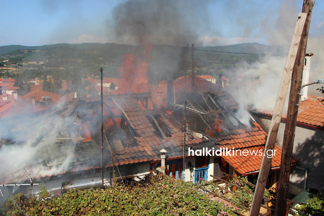 Σορός γυναίκας ανασύρθηκε από φλεγόμενο σπίτι στην Αρναία Χαλκιδικής