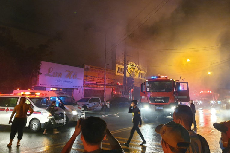 Τραγωδία στο Βιετνάμ: 12 νεκροί από φωτιά σε μπαρ
