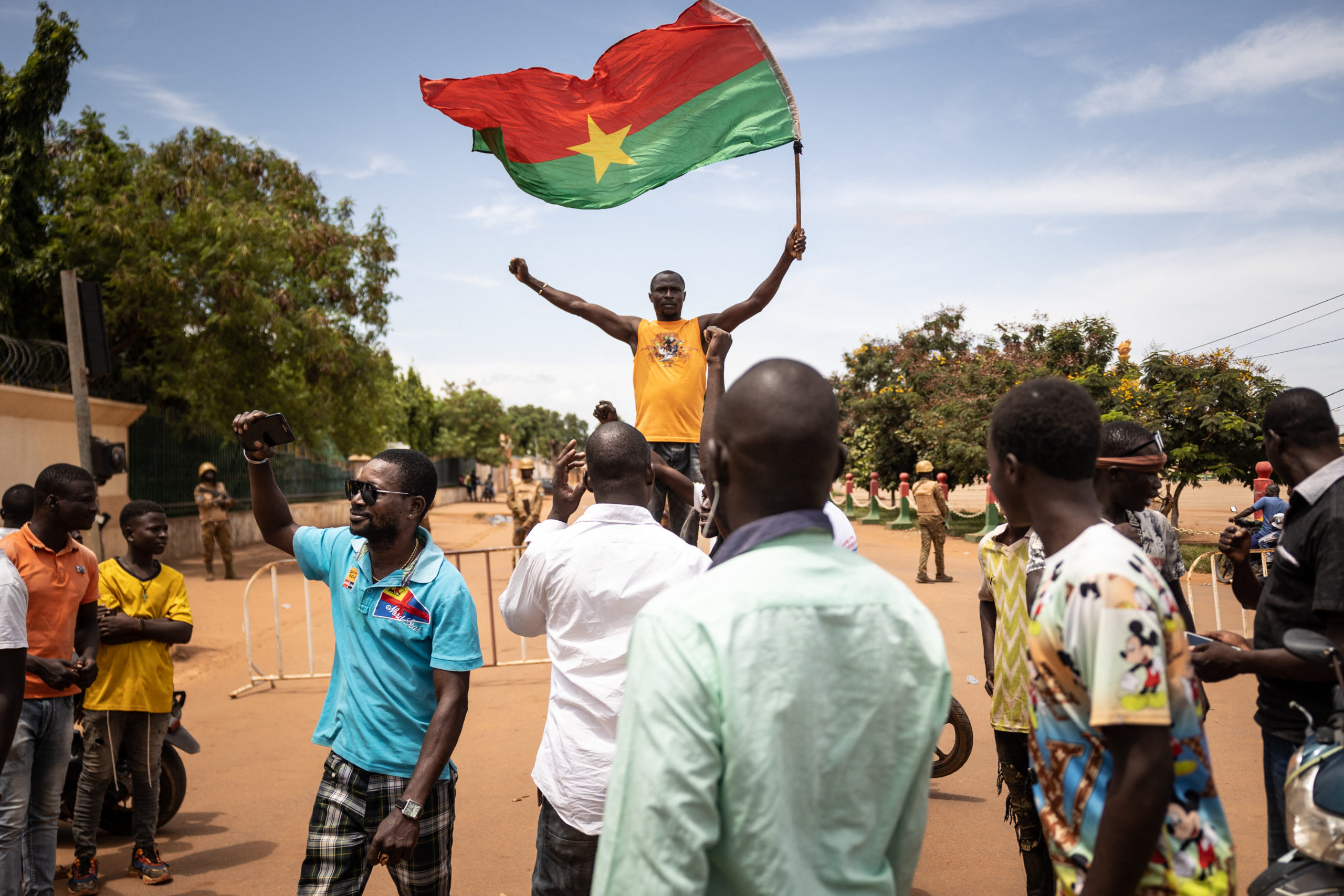 Μπουρκίνα Φάσο: Ανέτρεψε ο στρατός τον επικεφαλής της χούντας – Τον κατηγορεί ότι απέτυχε να αντιμετωπίσει τους τζιχαντιστές