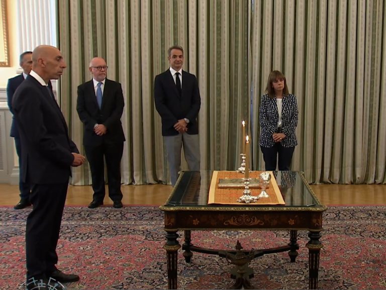 Ορκίστηκε ο υφυπουργός στον Πρωθυπουργό Ιωάννης Μπρατάκος (video)