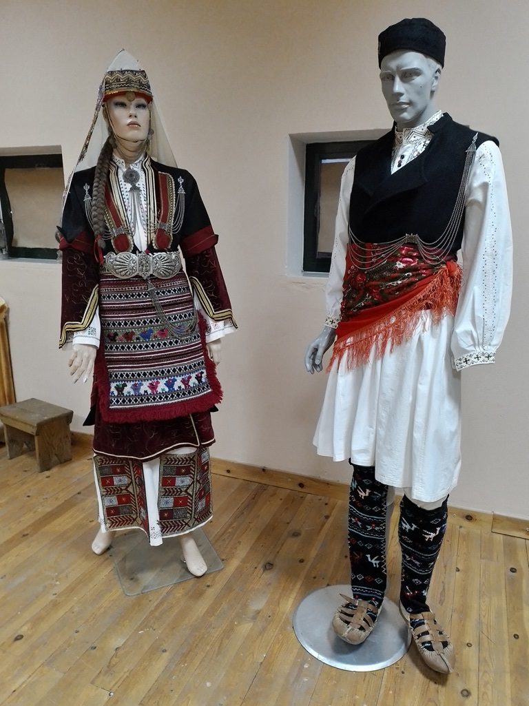 Πτολεμαΐδα: Σεργιάνι στην παράδοση μέσα από τριάντα Μακεδονικές φορεσιές