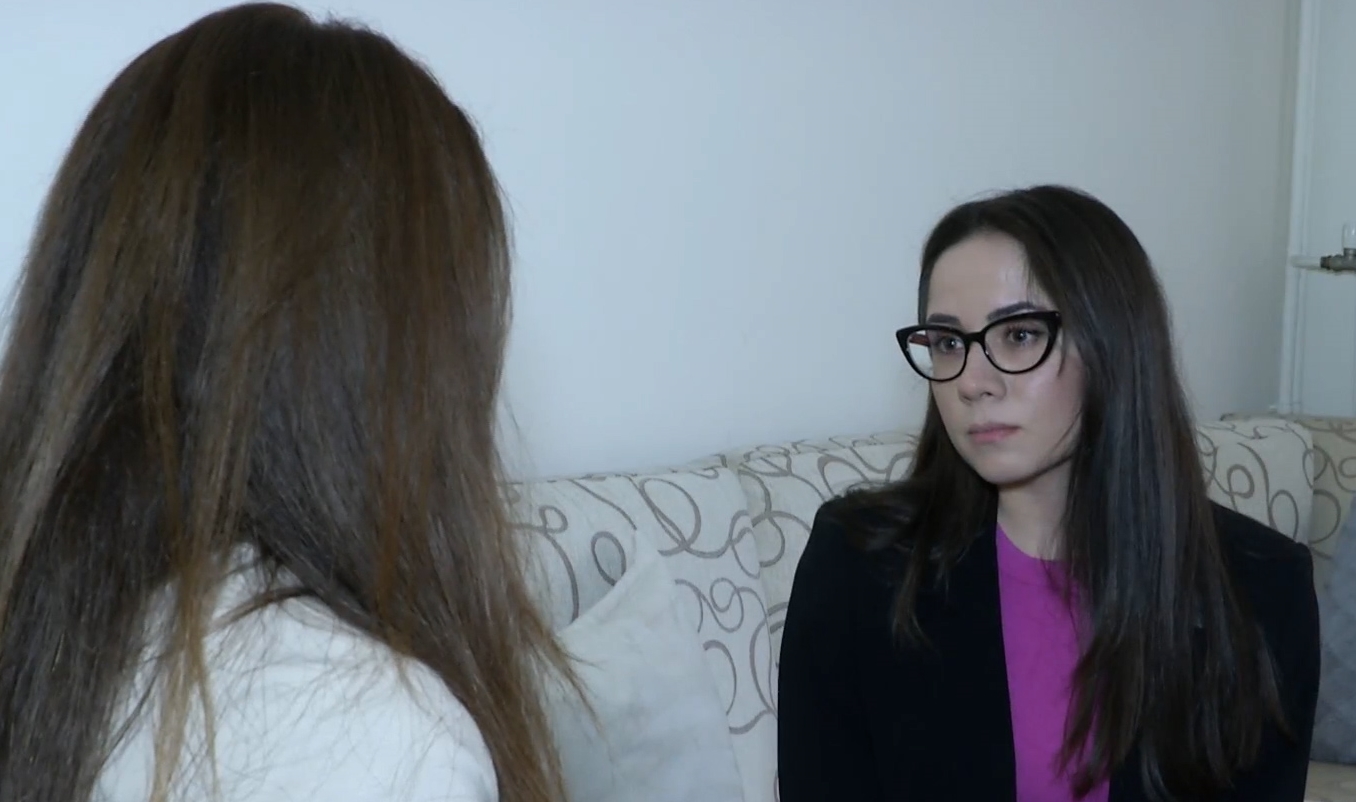 «Η Μαχσά θα μπορούσε να είναι κόρη μου, ανιψιά μου ή εγώ»: Iρανές που ζουν στην Ελλάδα μιλούν στην κάμερα της ΕΡΤ (video)