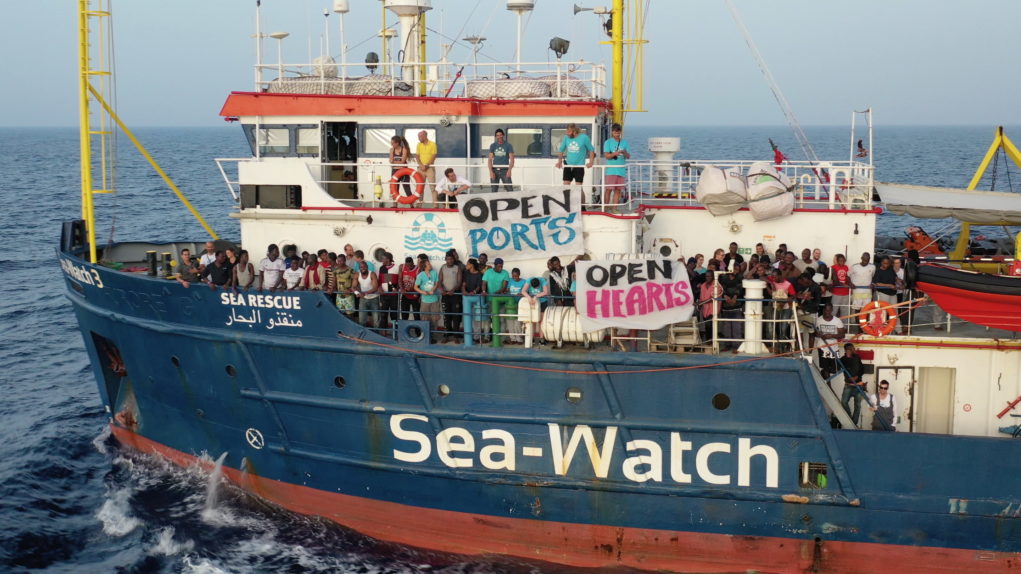 Ακινητοποίηση του διασωστικού πλοίου Sea-Watch 3 από τις αρχές της Ιταλίας