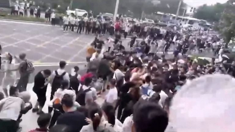 Κίνα: Διαδηλώσεις κατά του νέου lockdown στη Σεντζέν