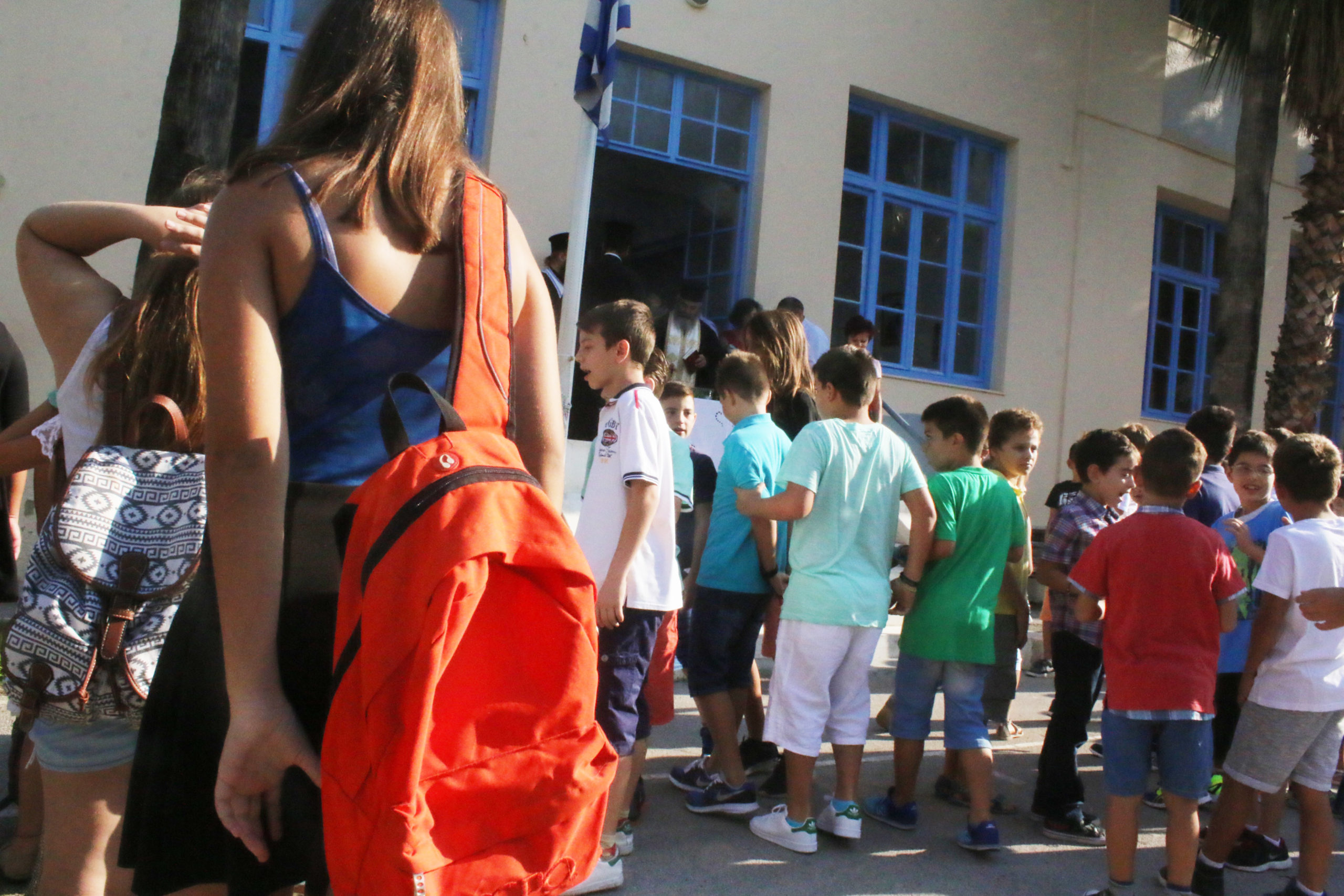 «Πρώτο κουδούνι» τη Δευτέρα χωρίς μέτρα στα σχολεία – Τι προβλέπει το πρωτόκολλο (video)