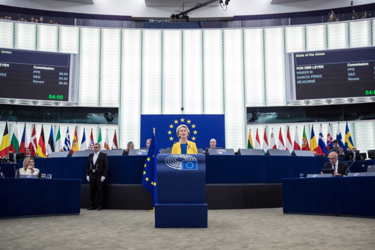 Η ΕΕ έχει «ισχυρό σχέδιο» να ανταποκριθεί στους δασμούς των ΗΠΑ εάν κριθεί «απαραίτητο», προειδοποιεί η Κομισιόν
