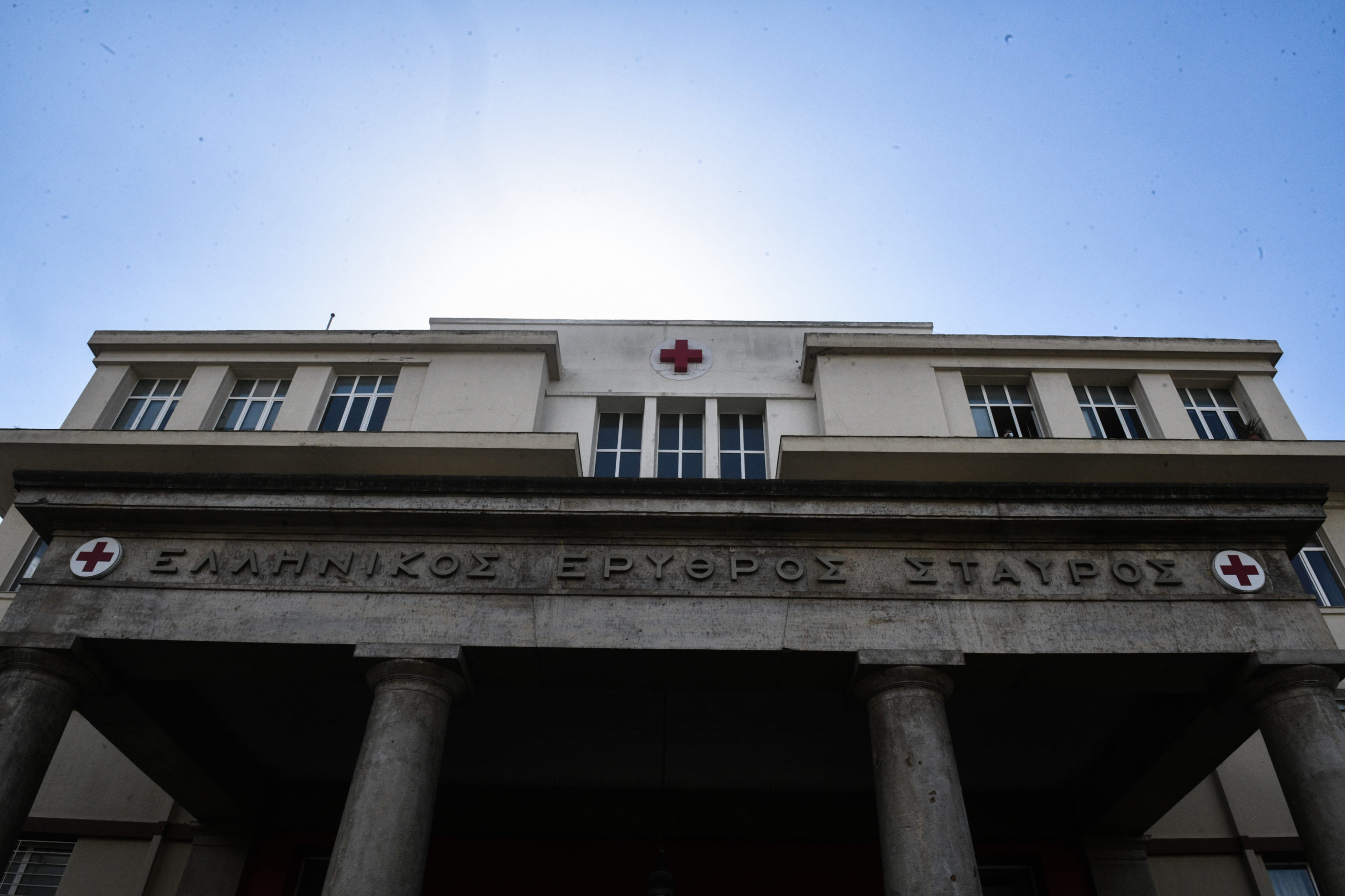 Πολυτεχνειούπολη: Άτομα προσπάθησαν να προσεγγίσουν τον 30χρονο που νοσηλεύεται στον «Ερυθρό Σταυρό» – Προσήχθη ένας άνδρας