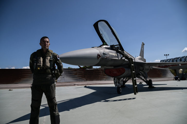 Τα δύο αναβαθμισμένα F-16 Viper που παρέλαβε η Πολεμική Αεροπορία από τις ΗΠΑ