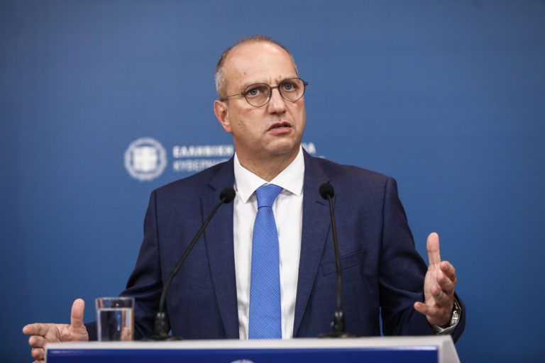 Επίθεση Οικονόμου στον Α. Τσίπρα: Ανερμάτιστη και ακατάσχετη η παροχολογία του – Δεν έπεισε κανέναν