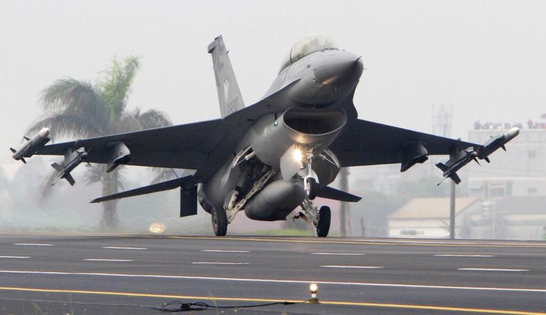 Λαβρόφ: Tα F-16 των ΗΠΑ μπορούν να φέρουν πυρηνικά όπλα -Αν τα δώσουν στο Κίεβο θα κλιμακωθεί η σύγκρουση