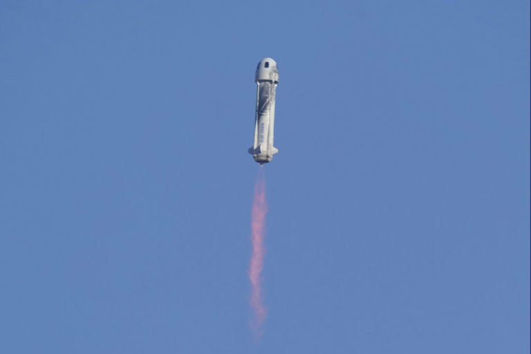 Πύραυλος της διαστημικής εταιρείας του Μπέζος υπέστη βλάβη κατά τη διάρκεια μη επανδρωμένης αποστολής