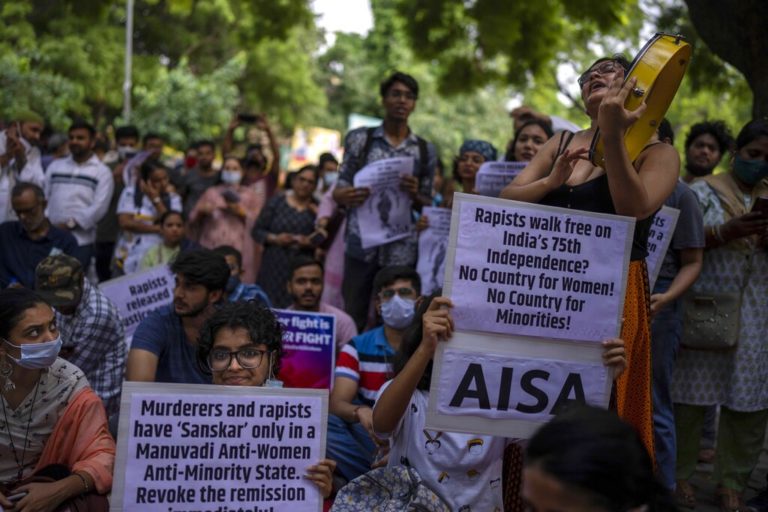 Ινδία: Έξι συλλήψεις στη βόρεια Ινδία για το βιασμό και τη δολοφονία δύο εφήβων κοριτσιών