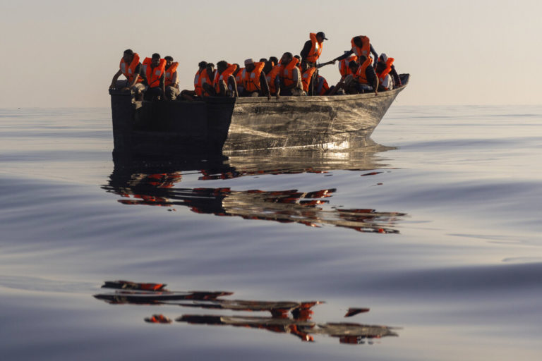 «Χρυσές δουλειές» κάνουν οι διακινητές μεταναστών λόγω καλοκαιριού – Βίντεο ντοκουμέντο