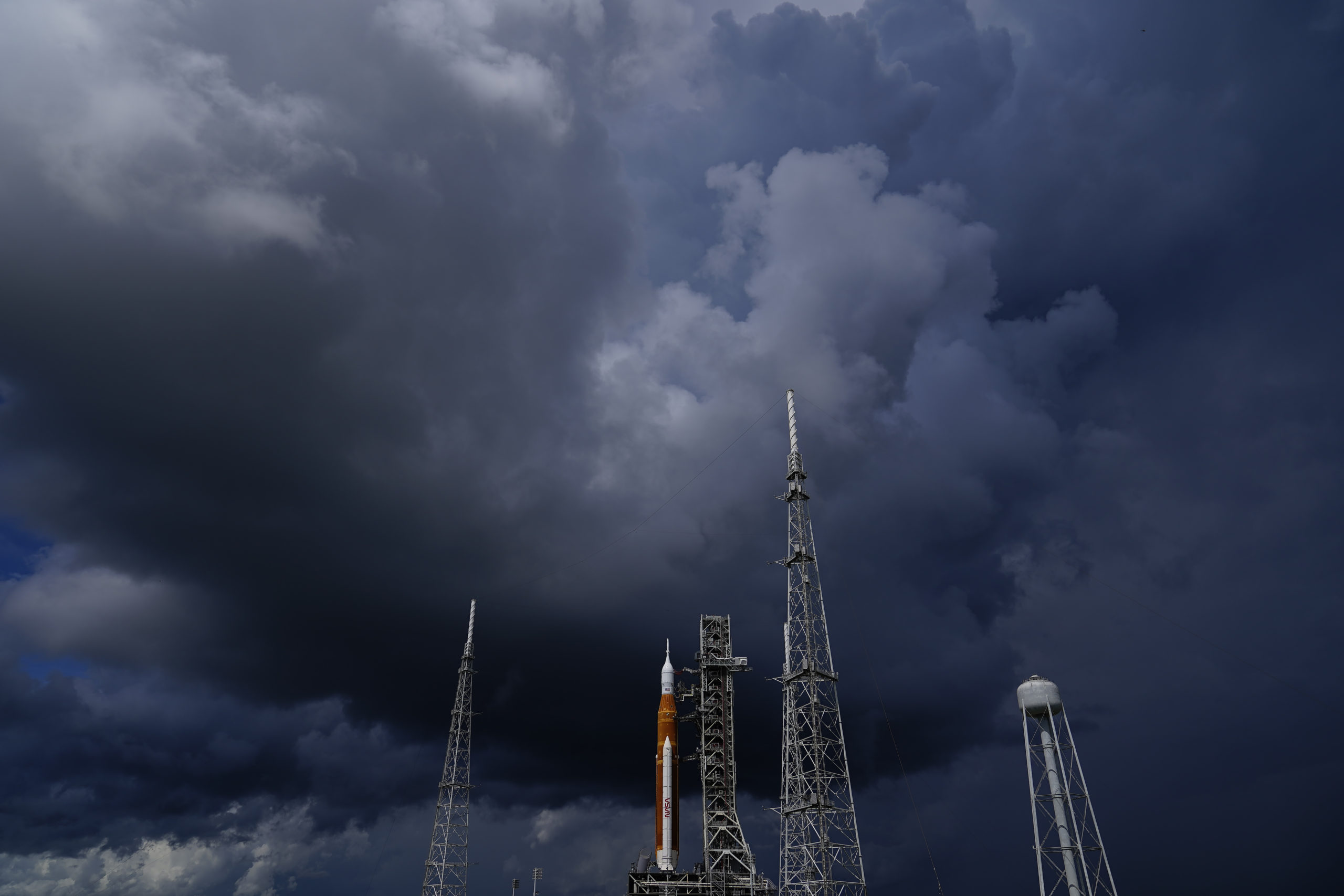NASA: Αναβάλλει την εκτόξευση του πυραύλου της αποστολής Artemis 1, λόγω τροπικής καταιγίδας