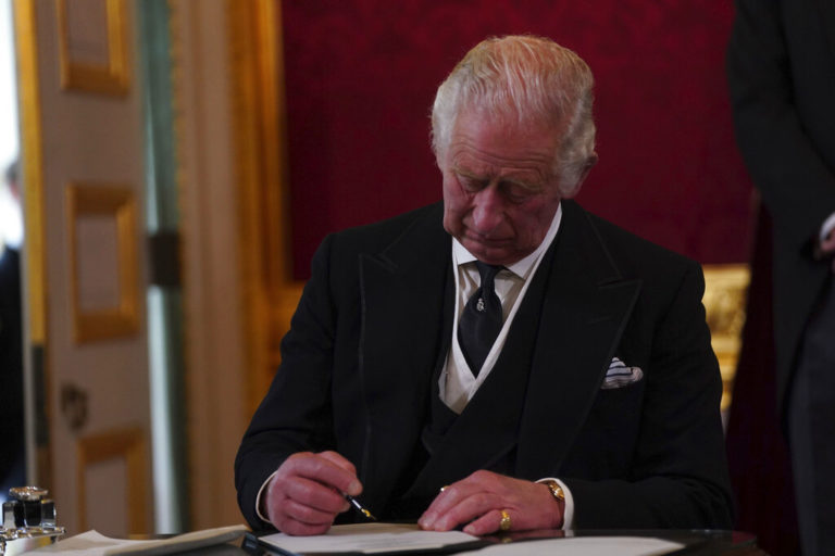 Επίσημα βασιλιάς του Ηνωμένου Βασιλείου ο Κάρολος Γ’ – Οι εξουσίες του νέου μονάρχη