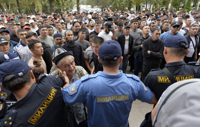 Κιργιστάν-Τατζικιστάν: Τουλάχιστον 24 άνθρωποι σκοτώθηκαν σε συνοριακές συγκρούσεις