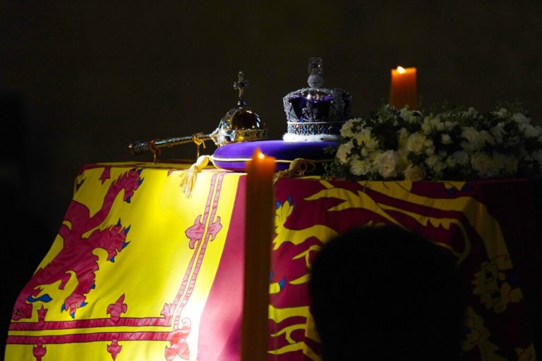 Το πρόγραμμα της κηδείας της βασίλισσας Ελισάβετ – Υψηλοί προσκεκλημένοι συρρέουν στο Λονδίνο