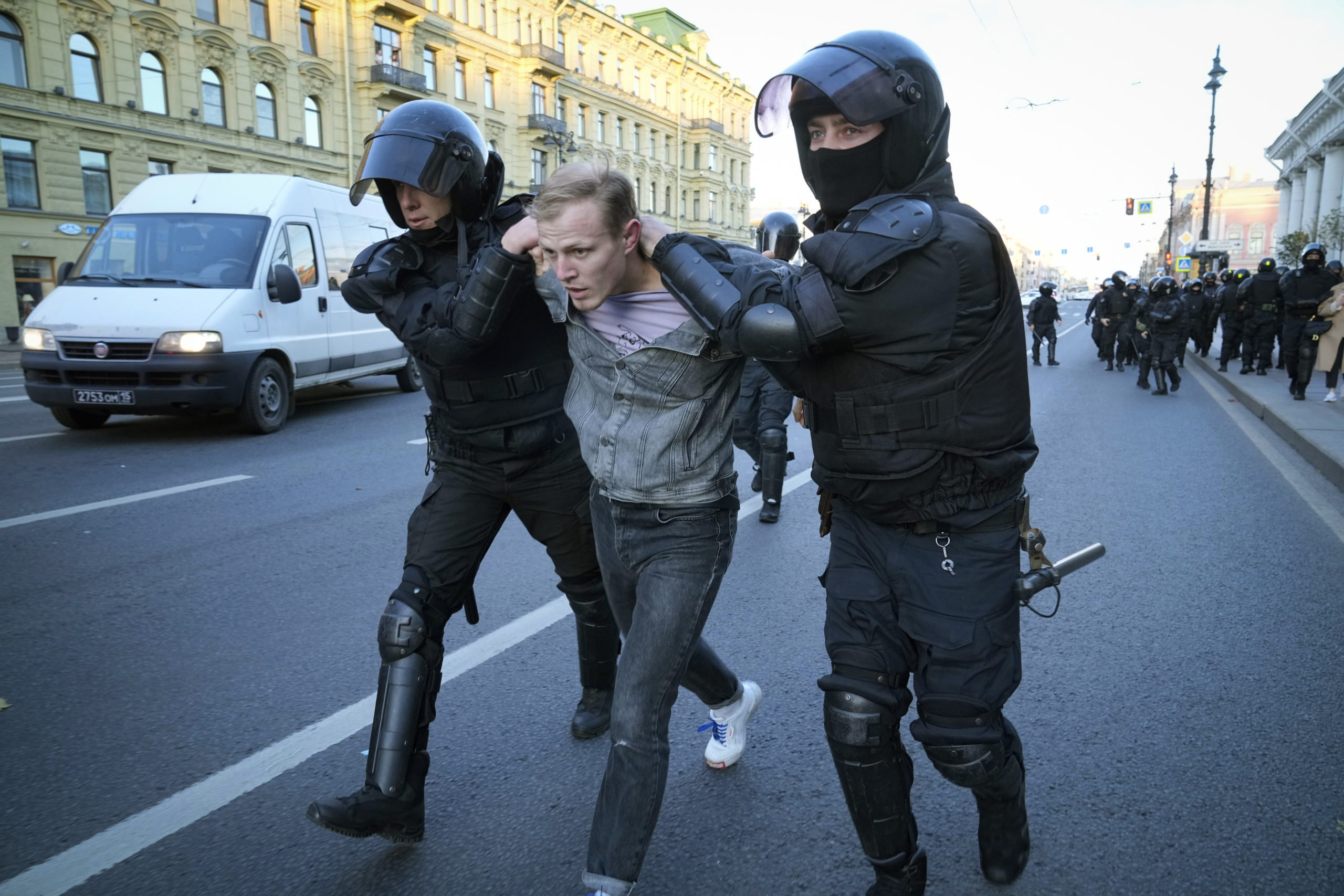 Ένταση στη Ρωσία: Συγκρούσεις μεταξύ αστυνομικών και πολιτών που εναντίωνονται στην επιστράτευση στο Νταγκεστάν
