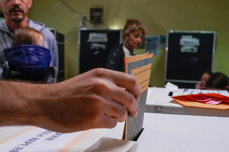 Νίκη του κόμματος της Τζόρτζια Μελόνι δείχνουν τα exit poll με πάνω από 22%