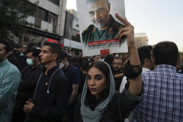 Ιράν: Η οργή του λαού συνεχίζει να ξεχύνεται στους δρόμους παρασύροντας και άλλες χώρες