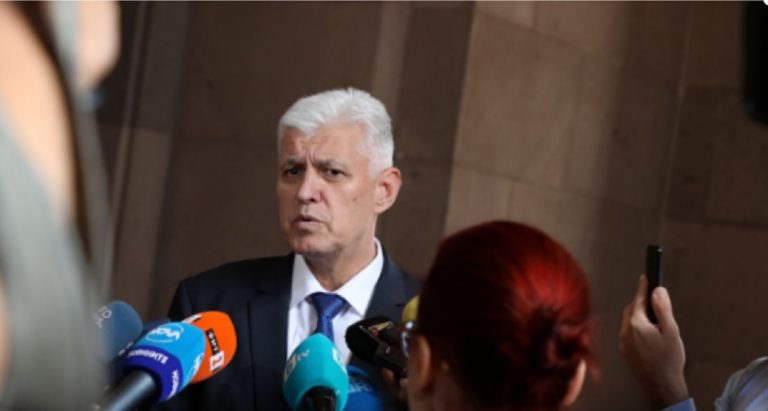 Βουλγαρία: Δεν θα προμηθεύσουμε με βαρύ οπλισμό την Ουκρανία δηλώνει ο υπουργός Άμυνας