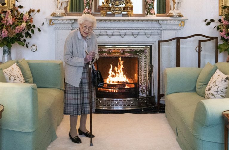 Η.Β: Η βασίλισσα νοικιάζει ακίνητο μέσω του ιστότοπου «Airbnb»