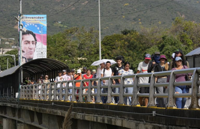 Κολομβία και Βενεζουέλα ανοίγουν ξανά τα σύνορα τους