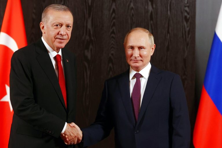 Τουρκία και Ρωσία συμφώνησαν να λύσουν τη διαμάχη για το πυρηνικό εργοστάσιο στο Ακούγιου