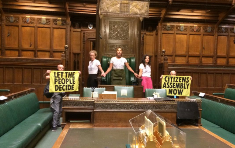 Βρετανία: Συνελήφθησαν έξι μέλη της οργάνωσης «Extinction Rebellion» που μπήκαν νωρίτερα στη Βουλή των Κοινοτήτων