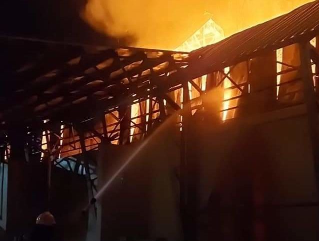 Πυρκαγιά στο εργοστάσιο της Σόγια Ελλάς στα Ψαχνά Ευβοίας