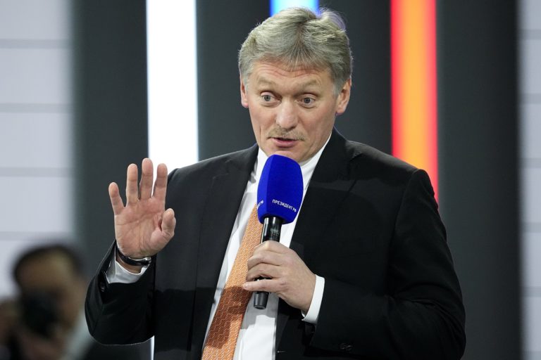 Κρεμλίνο: Η Μόσχα δεν αναμένει πρόοδο στις σχέσεις με το Λονδίνο μετά την εκλογή της Λιζ Τρας