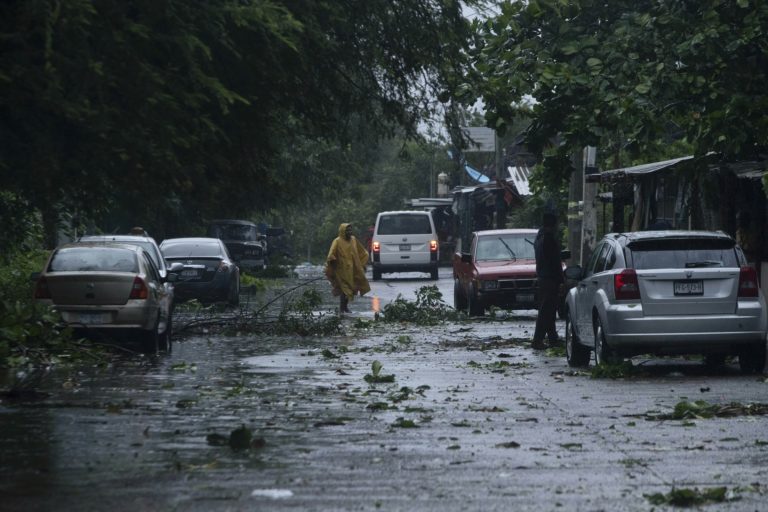 Μεξικό: Φονικές βροχοπτώσεις στη Μοντερέι διαδέχθηκαν την 16 μηνών ξηρασία